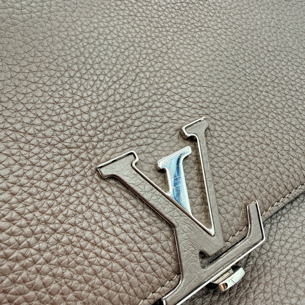 Louis Vuitton Volta bag in Taurillon leather - Picture 7 of 16